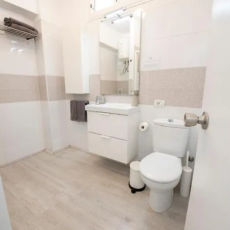 Sunny & Cute With Sea Views Apartment