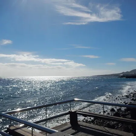 Sunny & Cute With Sea Views Apartment *